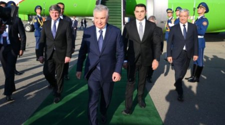 Özbəkistan Prezidenti Azərbaycana səfərə gəldi