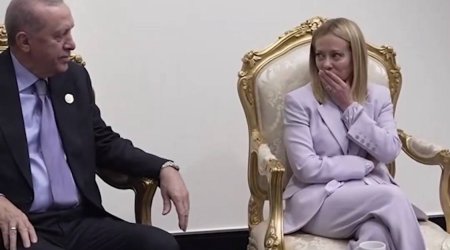 Ərdoğandan Meloniyə: “Siqareti tərgitməlisiniz” - VİDEO