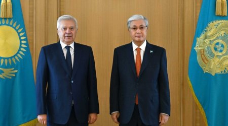 Tokayev Vahid Ələkbərovla görüşdü