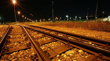 Tovuzda dəmir yoluna çıxan kişi qatarın altında qalıb öldü