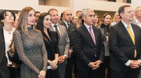 Leyla Əliyeva və Arzu Əliyeva Berlində MAMA “Ana təbiət” sərgisinin açılışında – FOTO