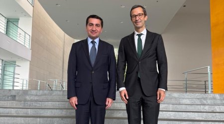 Hikmət Hacıyev Almaniya kanslerinin müşaviri ilə görüşdü – FOTO