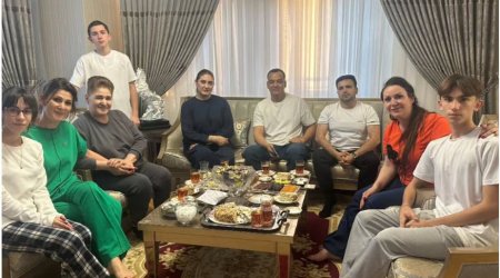 Gülyanaq Türkmənistanın Xalq artistini evində qonaq etdi - VİDEO