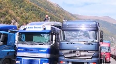 Ermənistanda yük maşınlarının sürücülərini Rusiyanın miqrasiya planına ETİRAZ ETDİLƏR