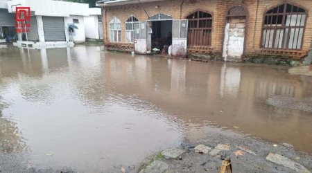 Lənkəranda sel suları məhəllələri və binaların qarşısını basdı – FOTO