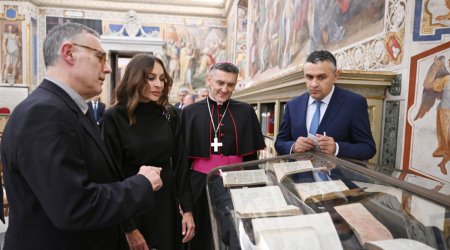 Birinci xanım Vatikan Apostol Kitabxanasında – FOTO/VİDEO