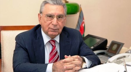 Mehdiyevin yanında o qalır, bazarlığı da mən edirəm...