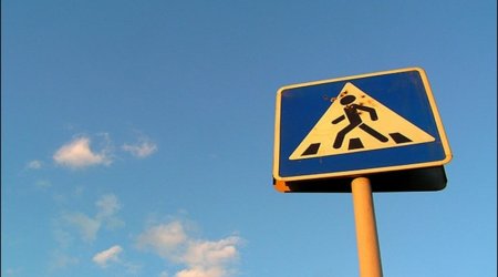 Maşınla 35-40 yaşlı kişini vurdu - Kimliyi bilinmir