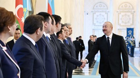 Astanada İlham Əliyevin rəsmi qarşılanma mərasimində nümayəndə heyətləri – VİDEO