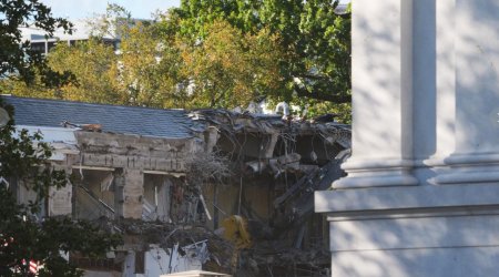 Tramp Ağ Evin bir hissəsini sökdürdü – GÖRÜN NƏ TİKİLƏCƏK? - FOTO/VİDEO