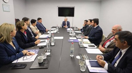 İrəvanda Ermənistan və Azərbaycan nümayəndələri arasında dəyirmi masa KEÇİRİLDİ - FOTO