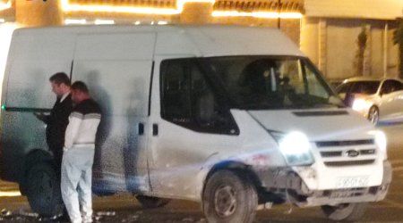 Gəncədə maşınlar toqquşdu - Xəsarət alanlar var - FOTO