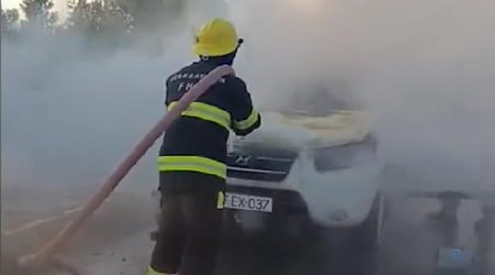 Yolun ortasında yanan maşın belə söndürüldü – VİDEO