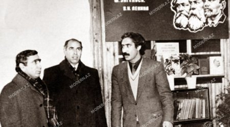 Bir şəklin tarixçəsi: Fəzail Ağamalı Ramiz Mehdiyevə məruzə edir