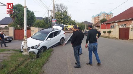 Lənkəranda avtomobil suötürücü kanala düşdü – VİDEO