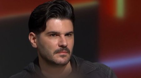 Ümrə ziyarətində "Qurani-Kərim" oxuyan məşhur aktyor yatıb qaldı – VİDEO