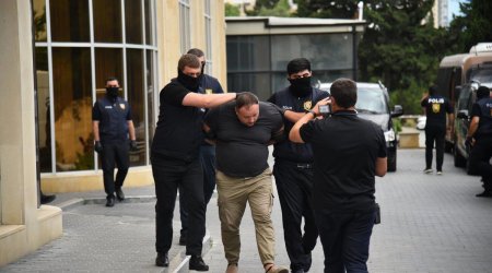 Ev dustaqlığına buraxılan “Sputnik Azərbaycan”ın şef redaktoru Bakını tərk edib