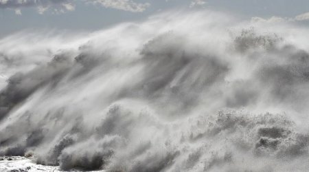 Avstraliyada fırtına 90 mindən çox evi işıqsız qoydu