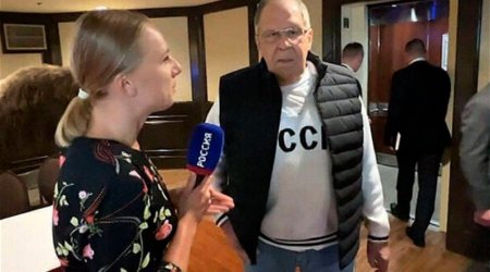 Lavrov “SSRİ” yazılı sviteri niyə geyinmişdi? – ÖZÜNDƏN AÇIQLAMA
