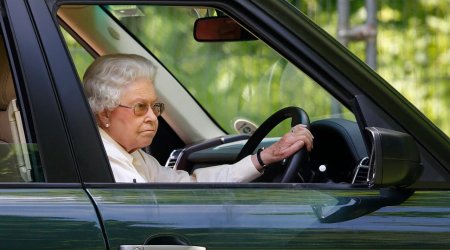 II Yelizavetanın “Range Rover”i hərraca çıxarıldı – FOTO