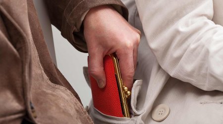 Şirvanda qadın qadının pulunu oğurladı