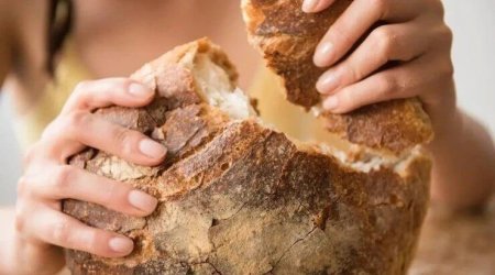 Çörək bişirərkən su əvəzinə bundan istifadə edin: 10 gün təzə və yumşaq qalacaq