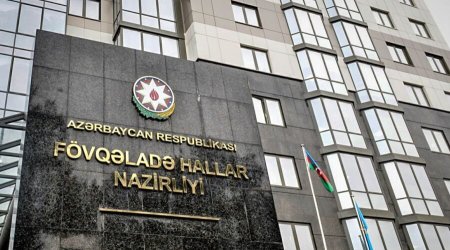 Bakı bulvarında dənizdə batma təhlükəsi olan şəxs XİLAS EDİLDİ - VİDEO