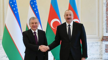 Şavkat Mirziyoyev İlham Əliyevi Zəfər Günü münasibətilə təbrik etdi