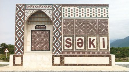 Şəkidə məktəbli oğlan qıza görə sinif yoldaşını bıçaqladı