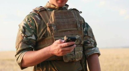 Azərbaycanda əsgərlər xüsusi telefonlar ALA BİLƏCƏK