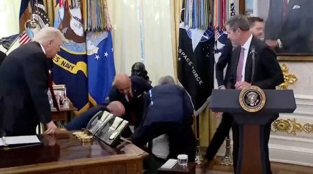 Findley Trampın kabinetində huşunu itirdi – ANBAAN VİDEO