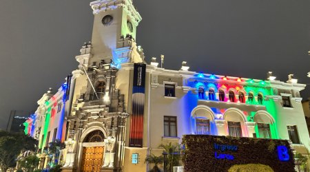 Peruda bələdiyyə binası Azərbaycan Bayrağının rəngləri ilə işıqlandırıldı – FOTO