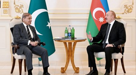 İlham Əliyevin Pakistanın Baş naziri ilə MƏHDUD TƏRKİBDƏ görüşü olub - FOTO