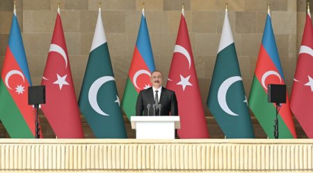 İlham Əliyev: “Hərbi paradda Türkiyə hərbçilərinin iştirakı bizim birliyimizin növbəti təzahürüdür” - VİDEO