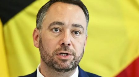 Belçika XİN rəhbərinin təyyarəsi təcili eniş etdi