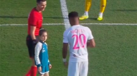 Topa ilk toxunuşu Gəncə terrorunda hər iki valideynini itirən Nilay etdi - VİDEO