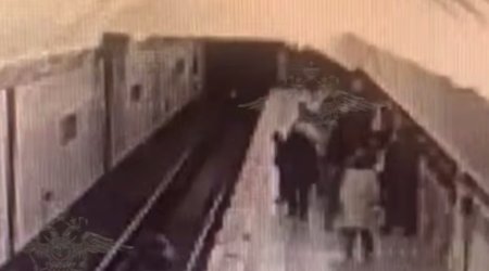 “Sakit ol!” dedi, sonra itələdi - Moskva metrosunda DƏHŞƏT – VİDEO