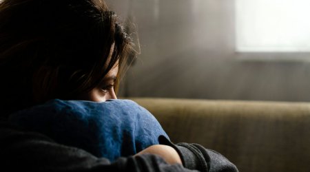 Ərini və uşaqlarını atıb başqa kişi ilə qaçdı, oğlu tərəfindən öldürüldü