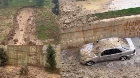 Bakıda poliklinikanın həyətində torpaq sürüşməsi – VİDEO
