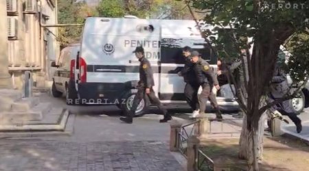 Şəhidlər xiyabanında qeyri-etik videolar çəkən əcnəbilər məhkəməyə gətirildi - VİDEO