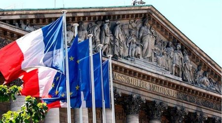 Rəsmi Paris Ukraynadakı səfirliyimizin raket zərbəsinə məruz qalmasını PİSLƏDİ