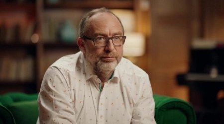 Wikipedia-nın banisi Cimmi Ueyls 48 saniyəyə müsahibəni “bitirdi” - VİDEO