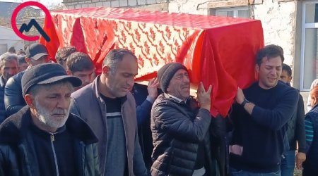 “Tok” vurub öldürən ofisiantlardan biri DƏFN OLUNDU – FOTO