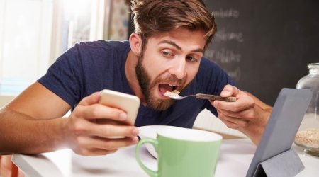 Yemək zamanı video izləmək VƏRDİŞİ – Hansı psixoloji problemlərin GÖSTƏRİCİSİDİR?