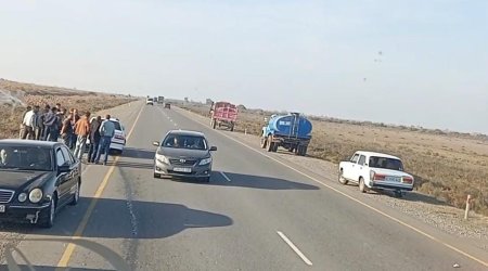 Biləsuvarda minik avtomobili traktorla TOQQUŞDU - FOTO