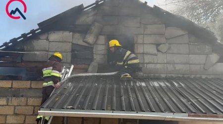 Ağcabədidə ev yandı