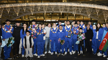 10-cu yeri tutan komandamız İslamiadadan Vətənə döndü - FOTO