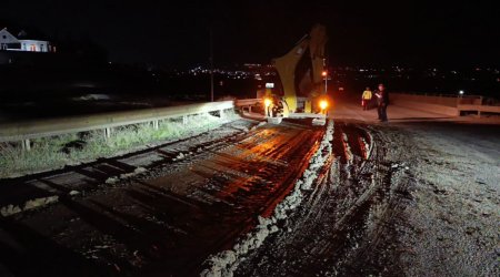 ŞOK: Sürücü betonu yola tökdü - FOTO/VİDEO