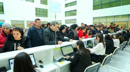 Hələ də kağızla NÖVBƏ - 1 nömrəli Birləşmiş Şəhər Xəstəxanasındakı sıxlığın səbəbi NƏDİR?