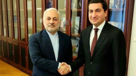 Hikmət Hacıyev İran XİN rəhbərinin müavini ilə GÖRÜŞDÜ
